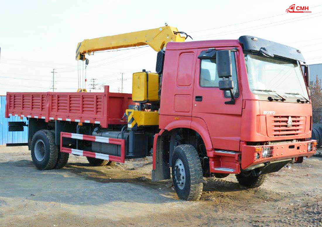 Howo 4x4 Cargo Truck with Crane